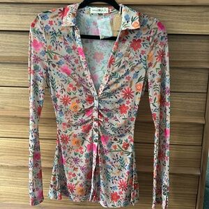 Beautiful flowery button down.  Size small